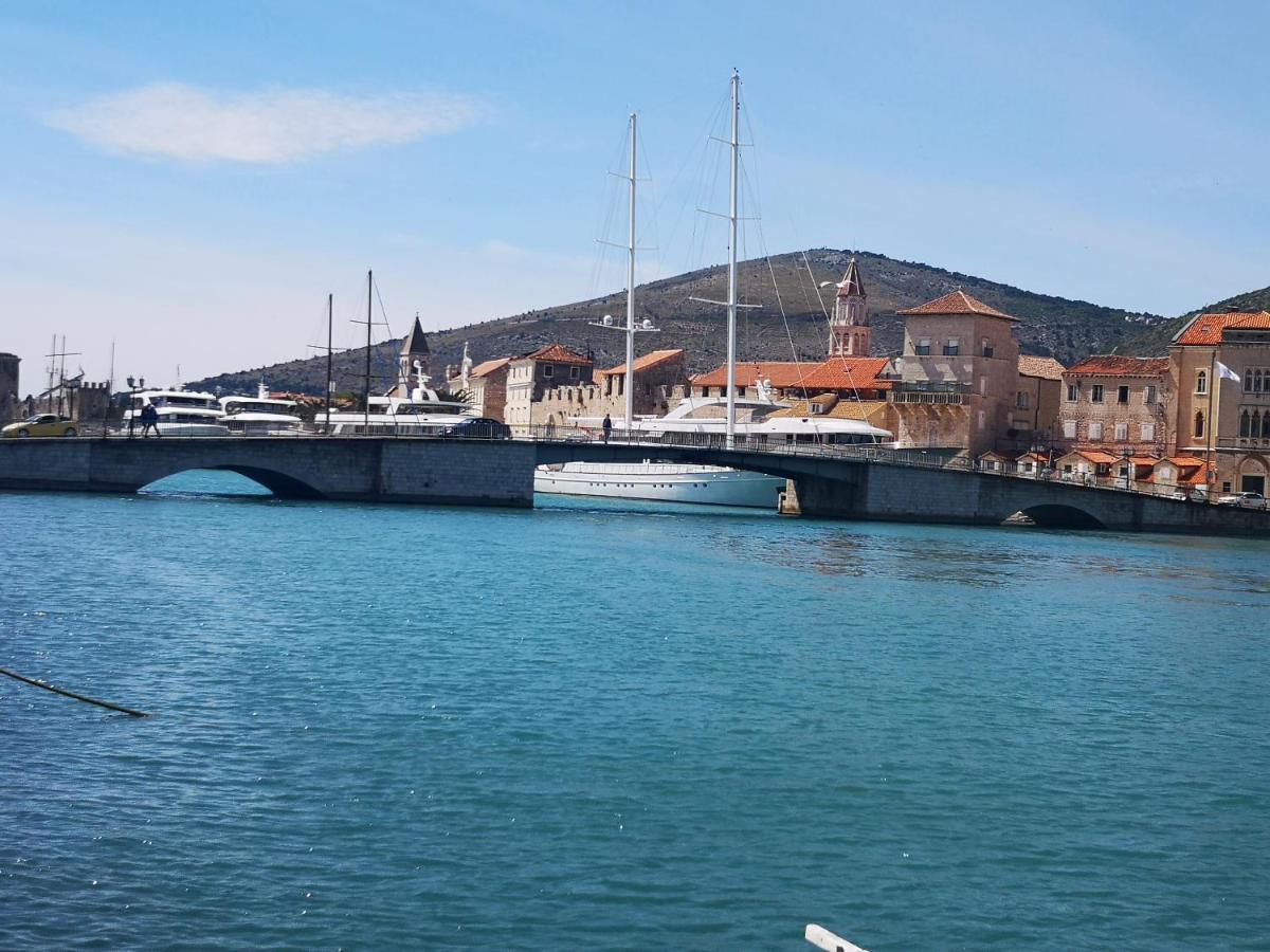 Apartman Petrovic City Center Trogir Exterior foto