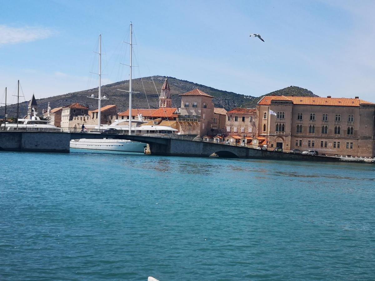 Apartman Petrovic City Center Trogir Exterior foto